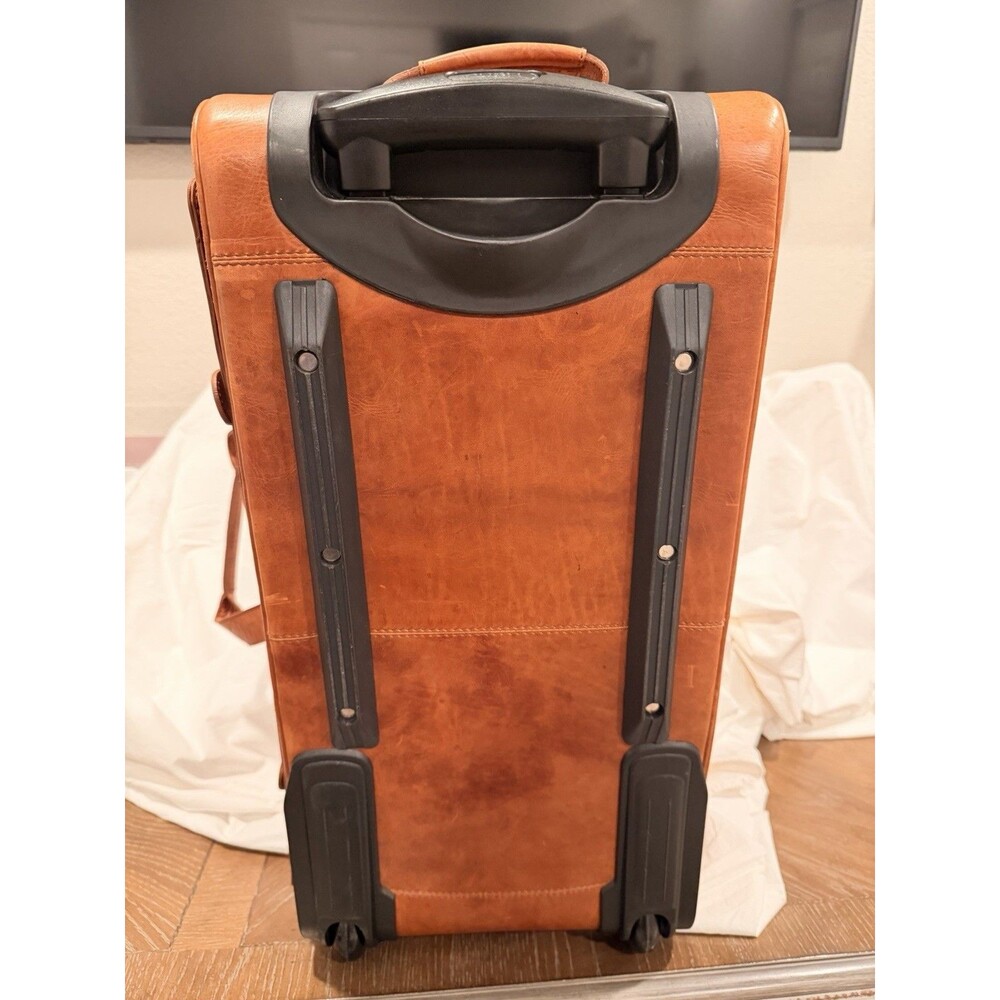 RAWLINGS RUGGED WHEELED LEATHER DUFFLE BAG TRAVEL ROLLING BAG Retails $799.99
